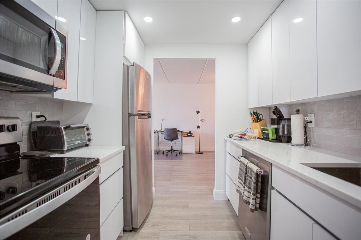 Interior, Kitchen, Recessed Lighting, Wood Texture Flooring
