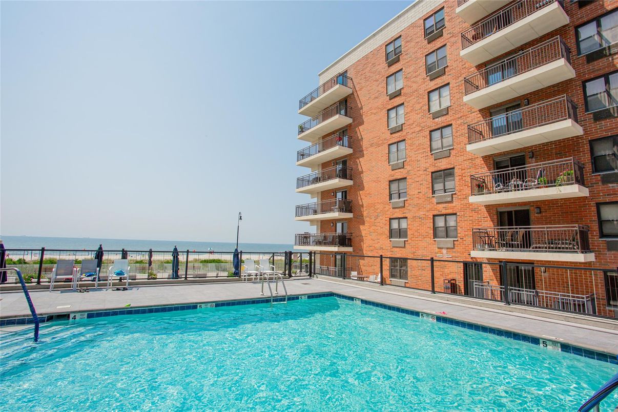 Exterior, Pool, Water