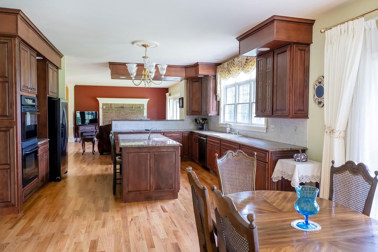Chandelier, Dining room, Interior, Kitchen, Wood Texture Flooring