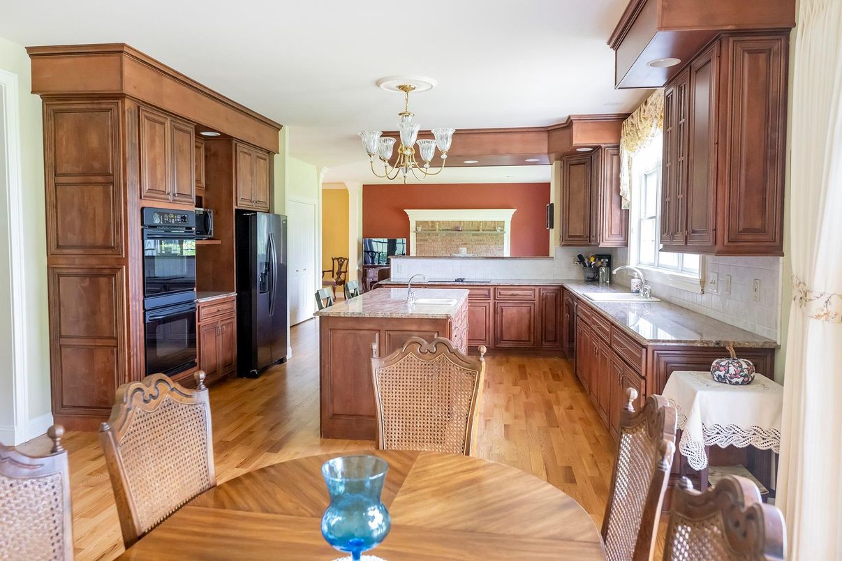 Chandelier, Dining room, Interior, Kitchen, Recessed Lighting, Wood Texture Flooring