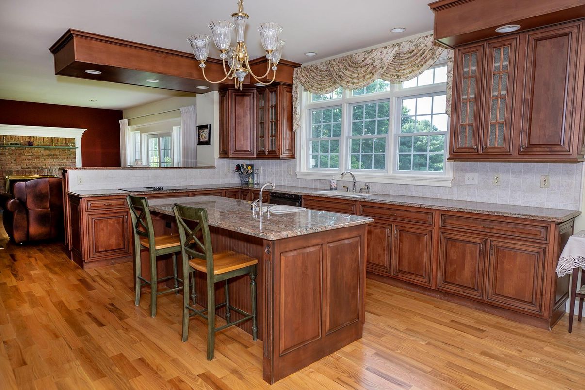 Chandelier, Interior, Kitchen, Recessed Lighting, Wood Texture Flooring