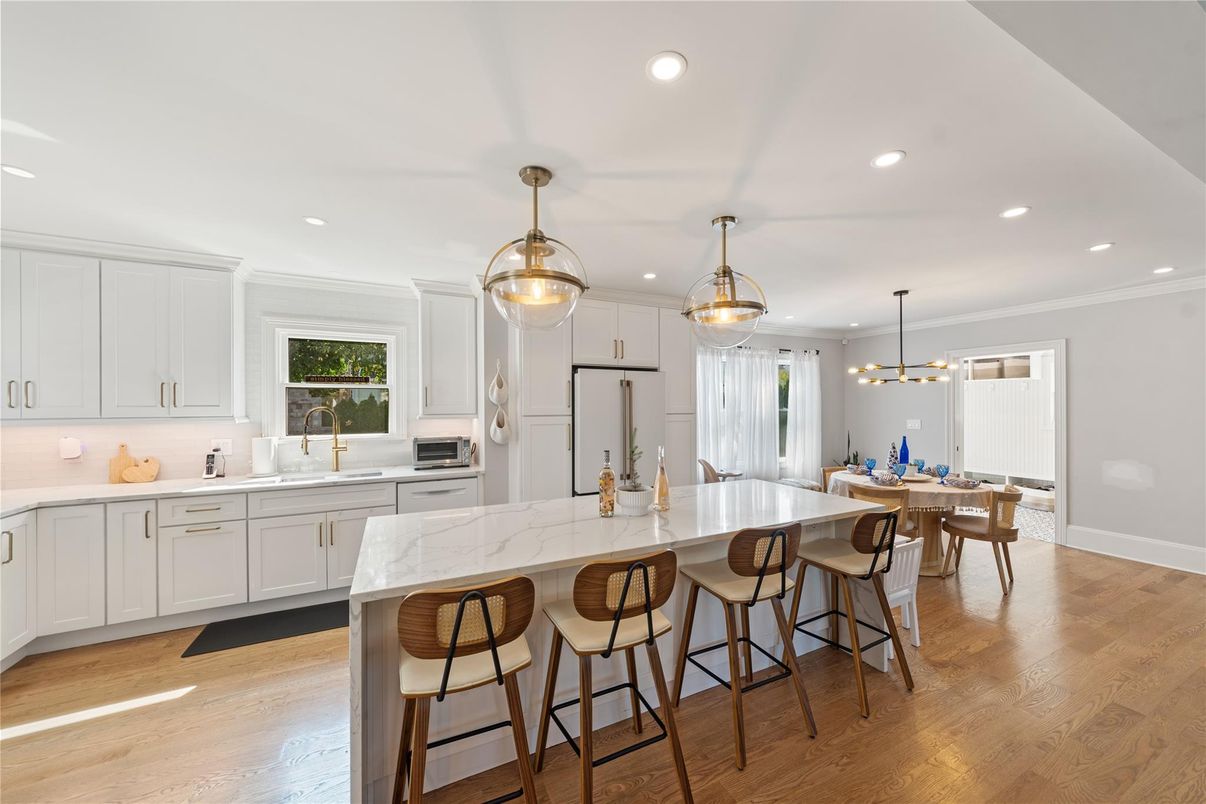 Dining room, Interior, Kitchen, Pendant Lights, Recessed Lighting, Wood Texture Flooring
