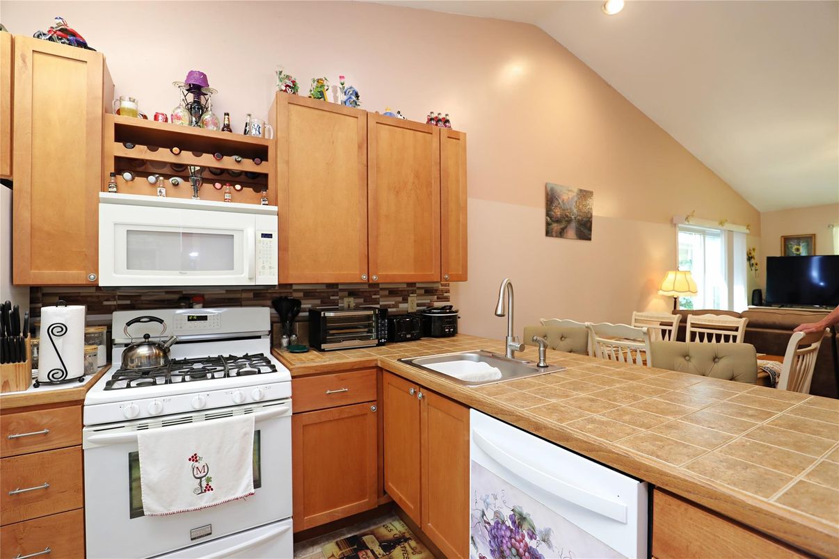 Dining room, Interior, Kitchen, Recessed Lighting, Tile Countertops