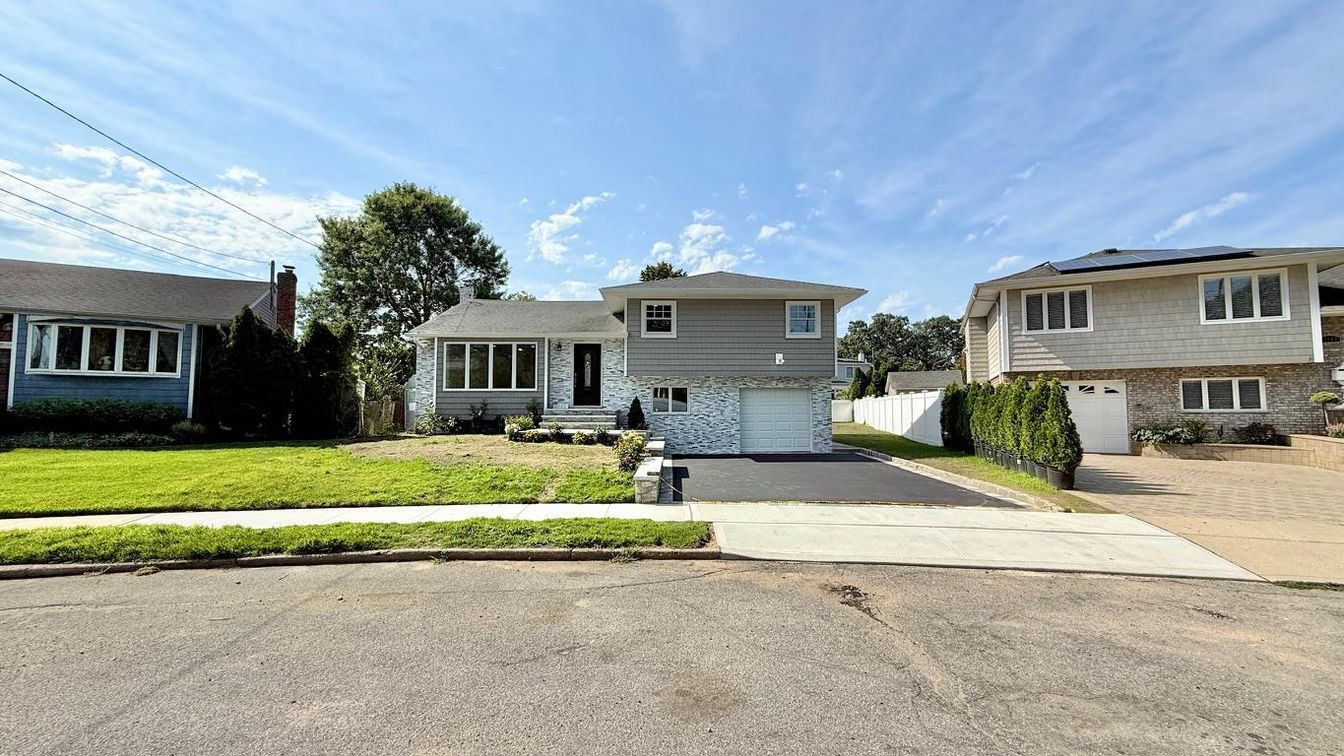 Attached, Exterior, Facade, Solar Panels, Raised Ranch