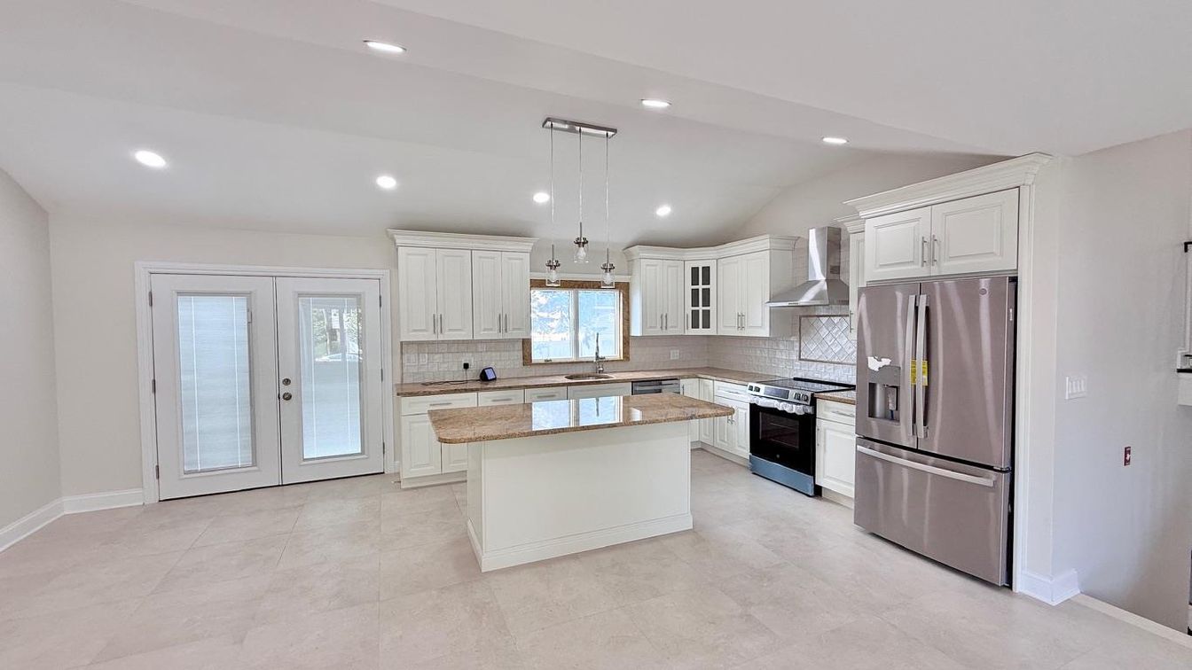 Interior, Kitchen, Pendant Lights, Recessed Lighting, Stainless Steel Appliances