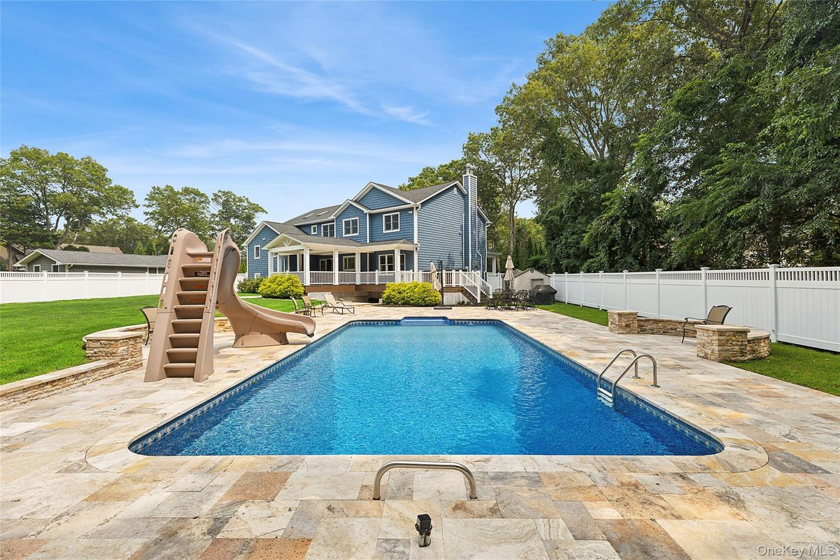 Exterior, Playground, Pool