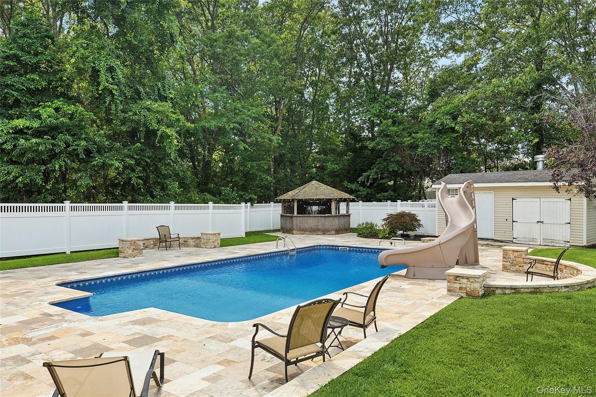 Exterior, Playground, Pool