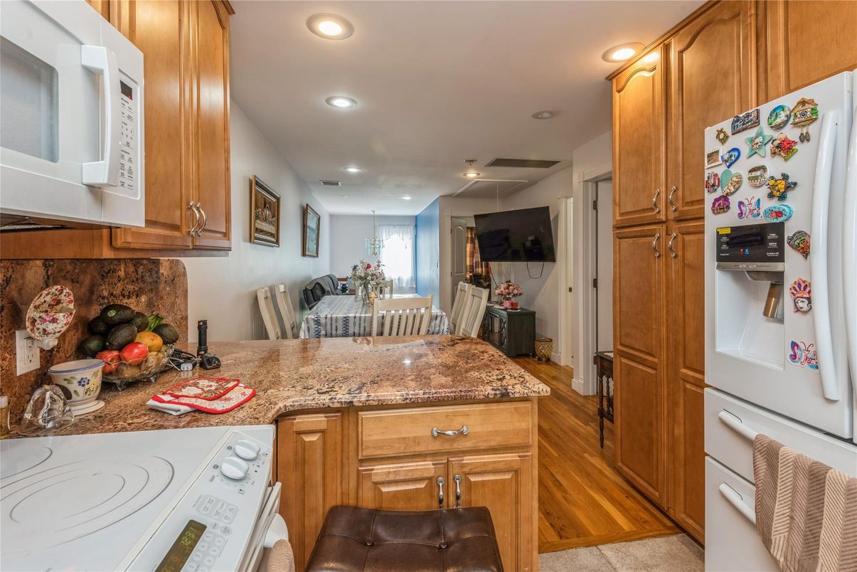 Dining room, Interior, Kitchen, Recessed Lighting, Wood Texture Flooring