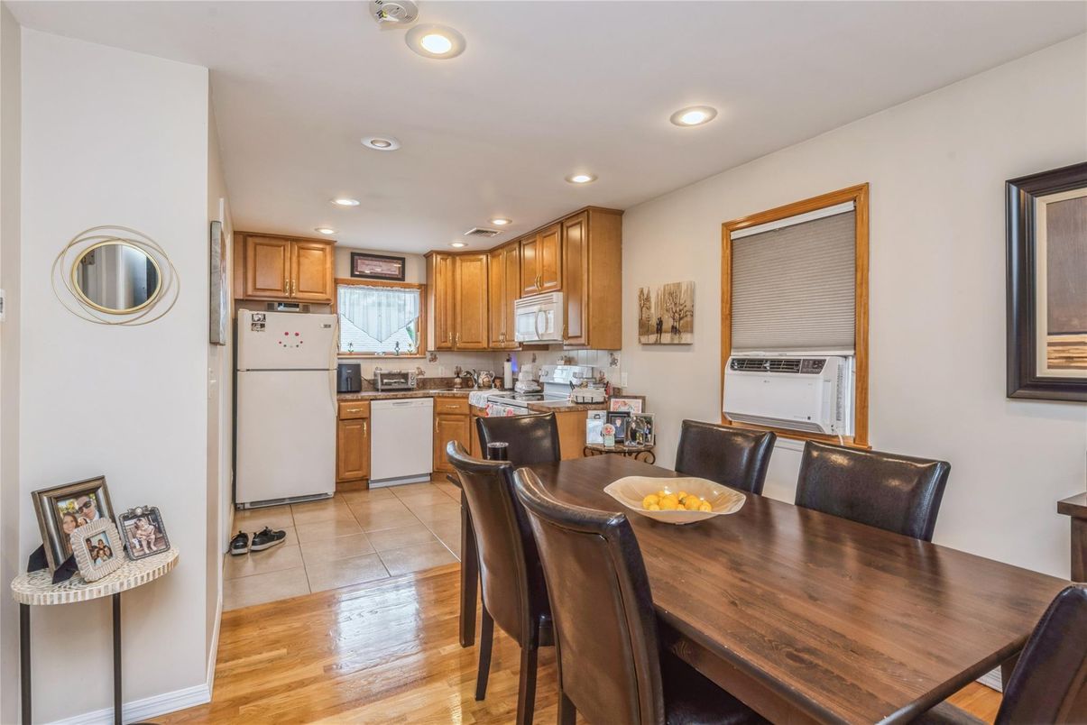 Dining room, Interior, Kitchen, Recessed Lighting, Wood Texture Flooring