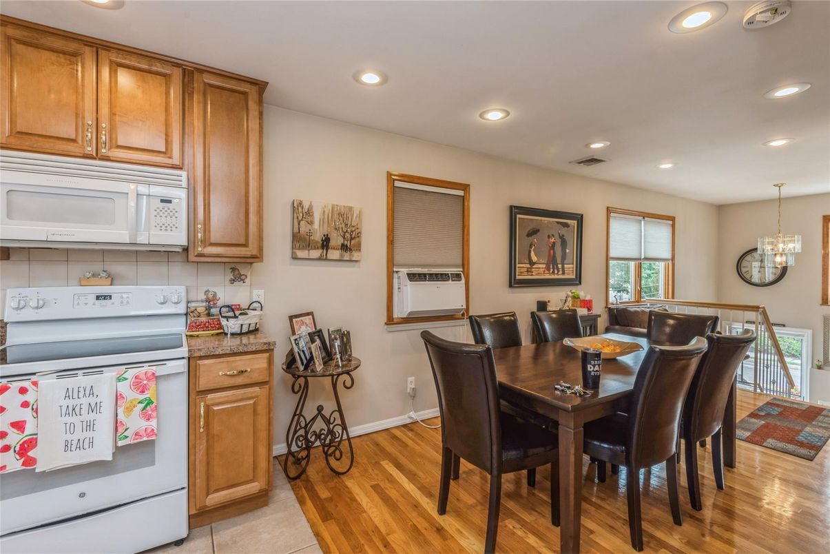 Chandelier, Dining room, Interior, Kitchen, Recessed Lighting, Wood Texture Flooring