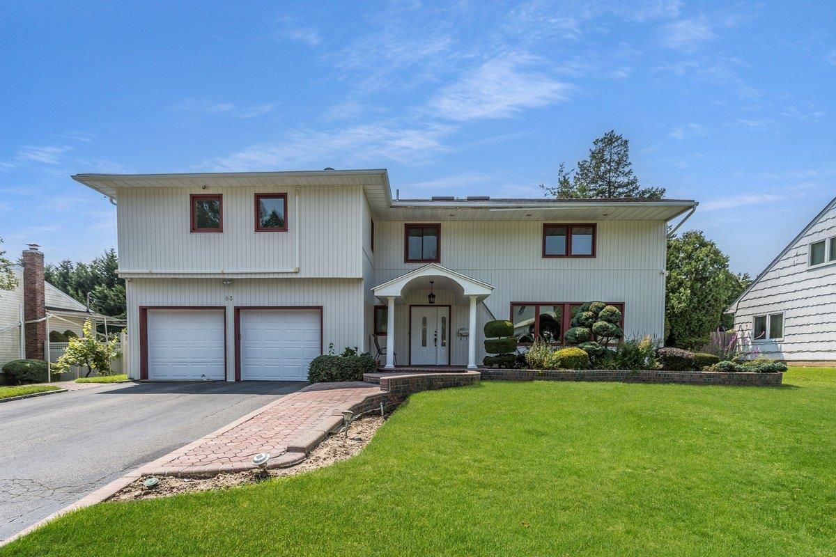 Attached, Exterior, Facade, Raised Ranch