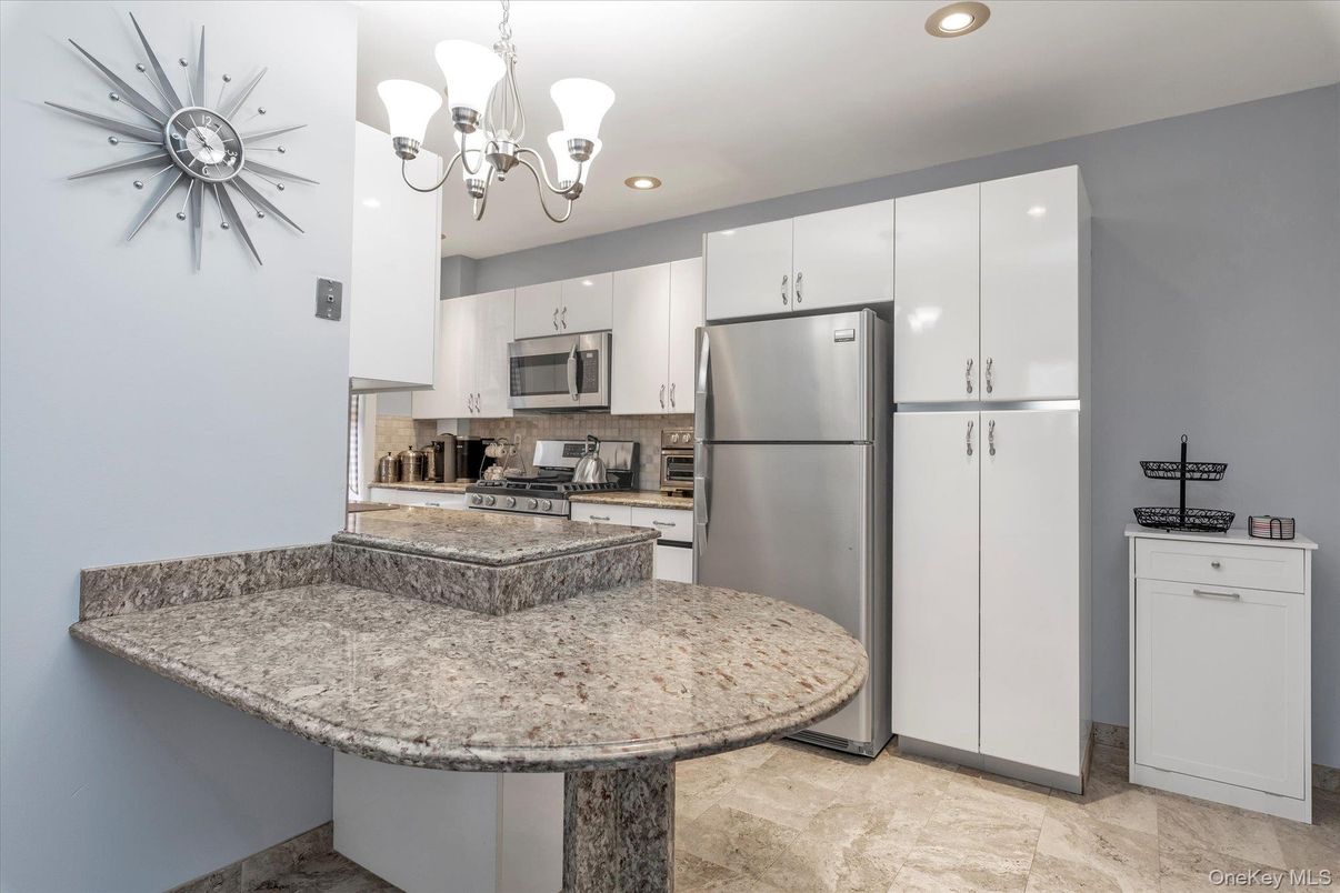 Chandelier, Interior, Kitchen, Recessed Lighting, Stainless Steel Appliances