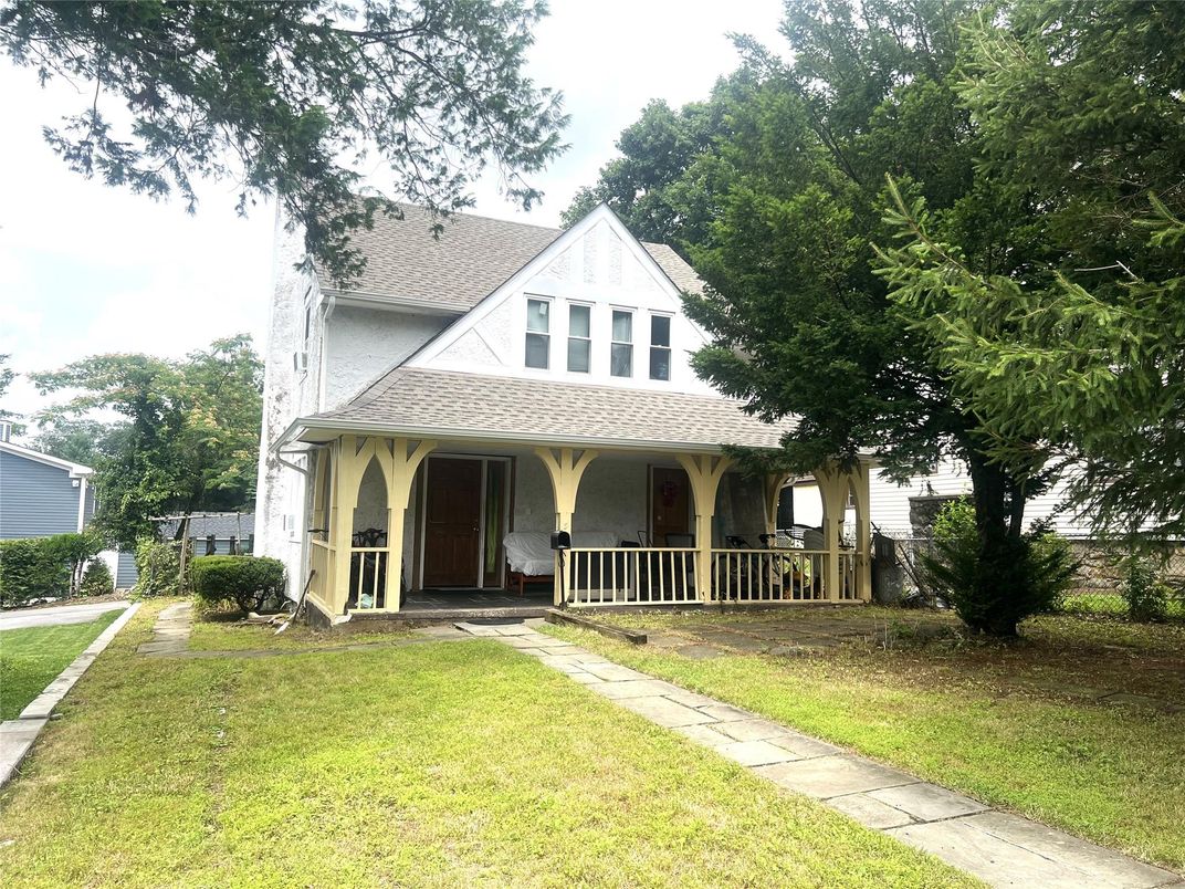 Backyard, Exterior, Facade, Queen Anne Victorian