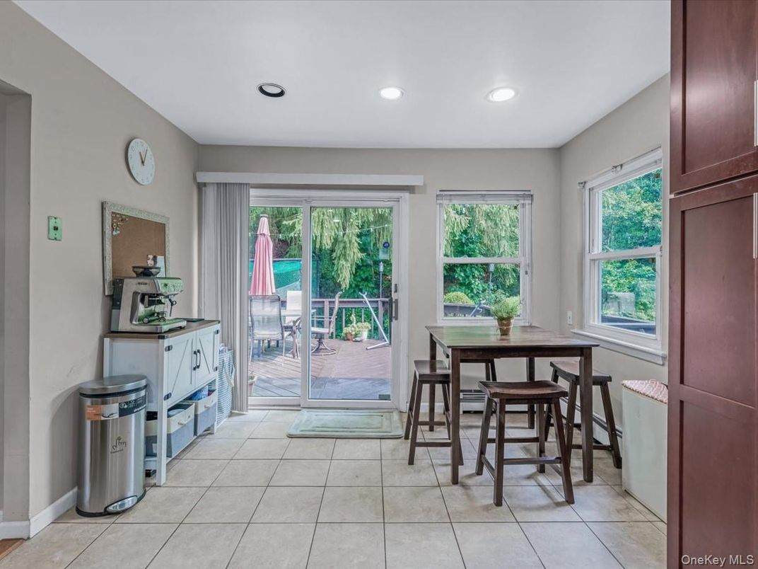 Dining room, Interior, Recessed Lighting