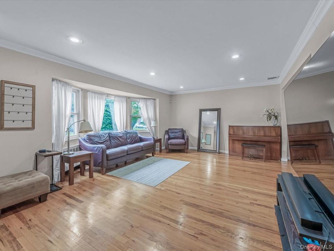 Interior, Living room, Piano, Recessed Lighting, Wood Texture Flooring