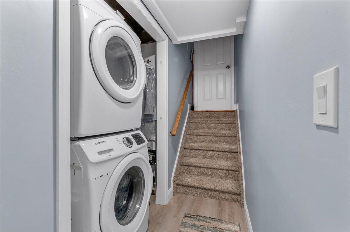 Interior, Utility Closets, Washer, Wood Texture Flooring
