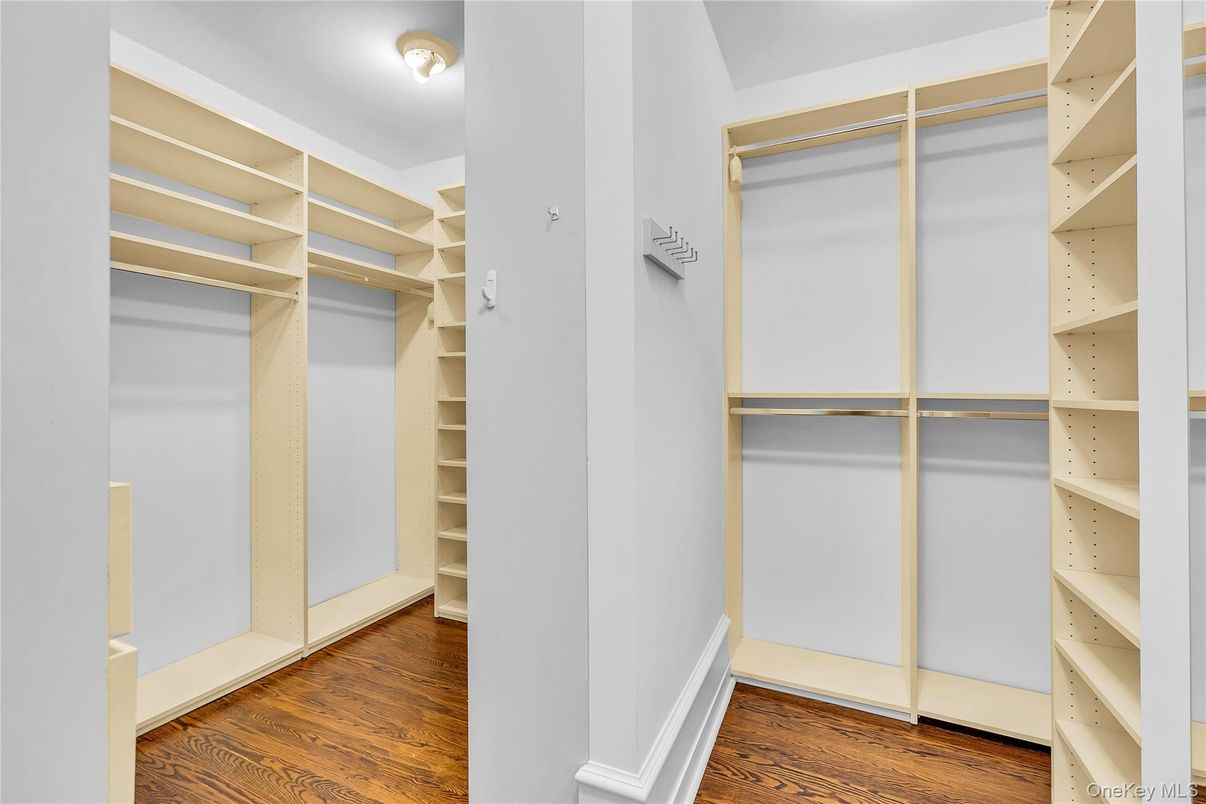Interior, Walk-in Closets, Wood Texture Flooring