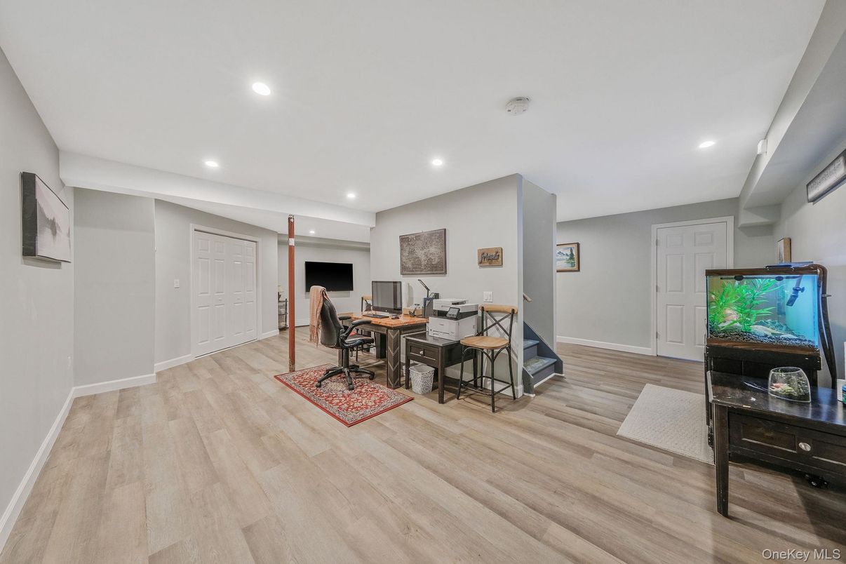 Home Office, Interior, Recessed Lighting, Wood Texture Flooring