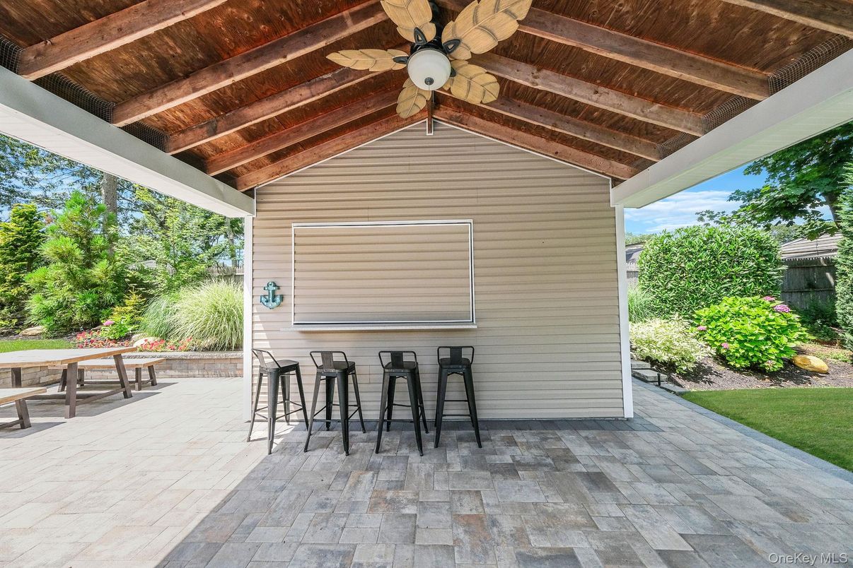 Exterior, Wooden Beams