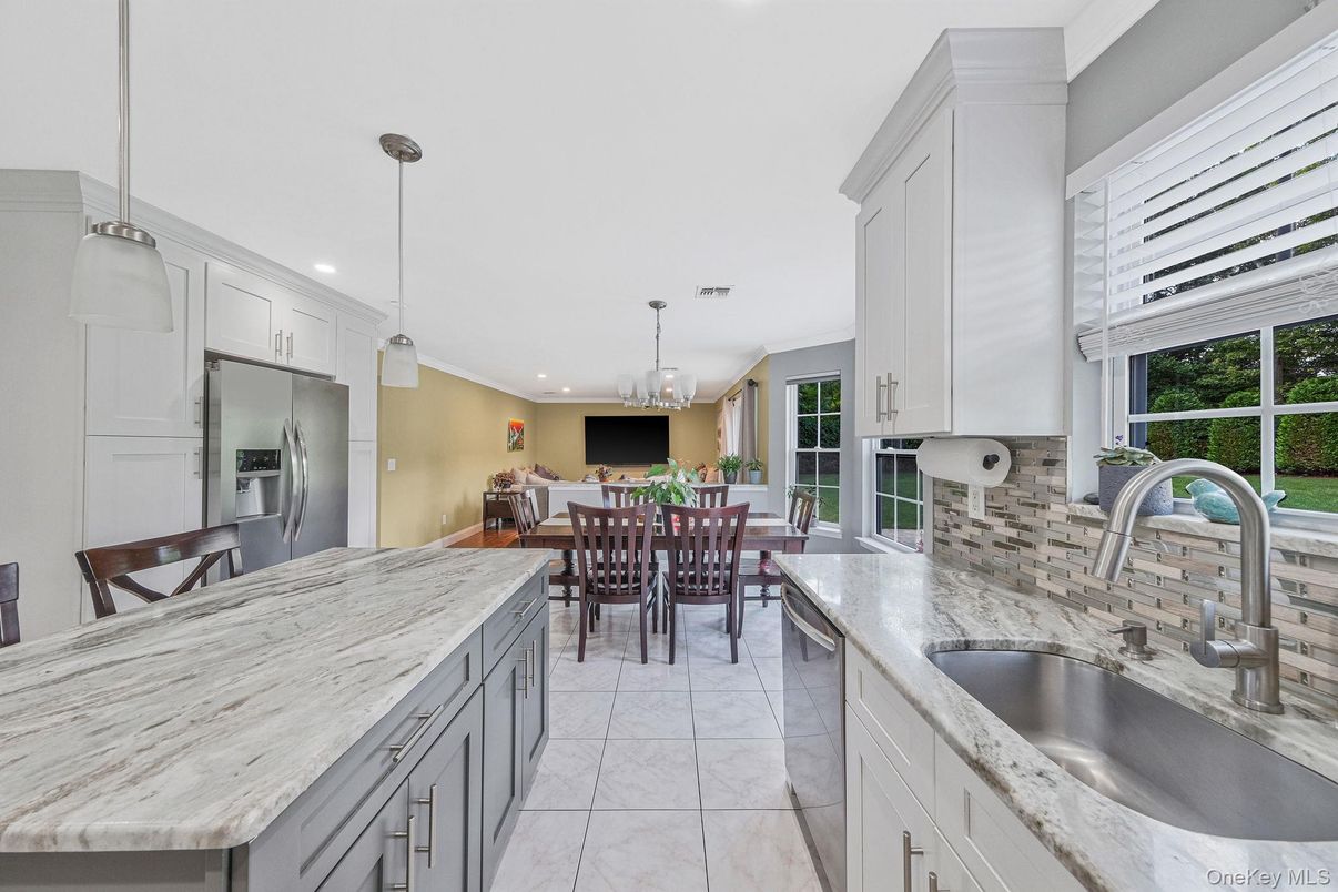 Chandelier, Dining room, Interior, Kitchen, Pendant Lights, Recessed Lighting, Stainless Steel Appliances