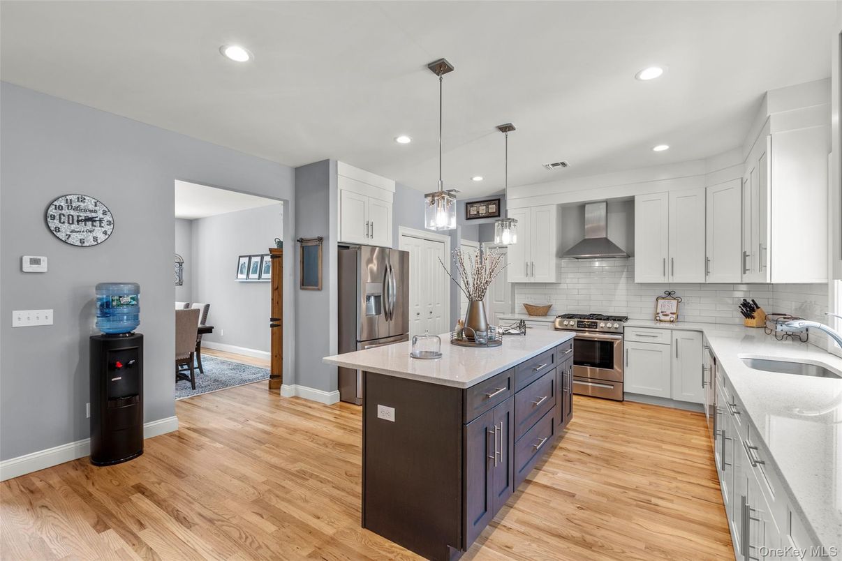 Dining room, Interior, Kitchen, Pendant Lights, Recessed Lighting, Stainless Steel Appliances, Wood Texture Flooring