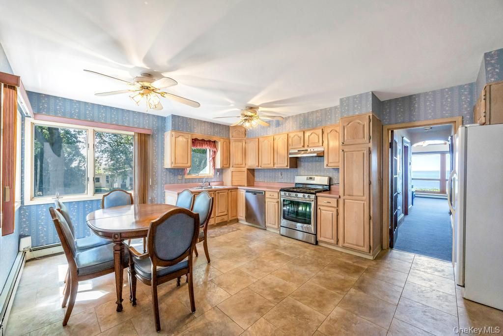 Dining room, Interior, Kitchen, Stainless Steel Appliances