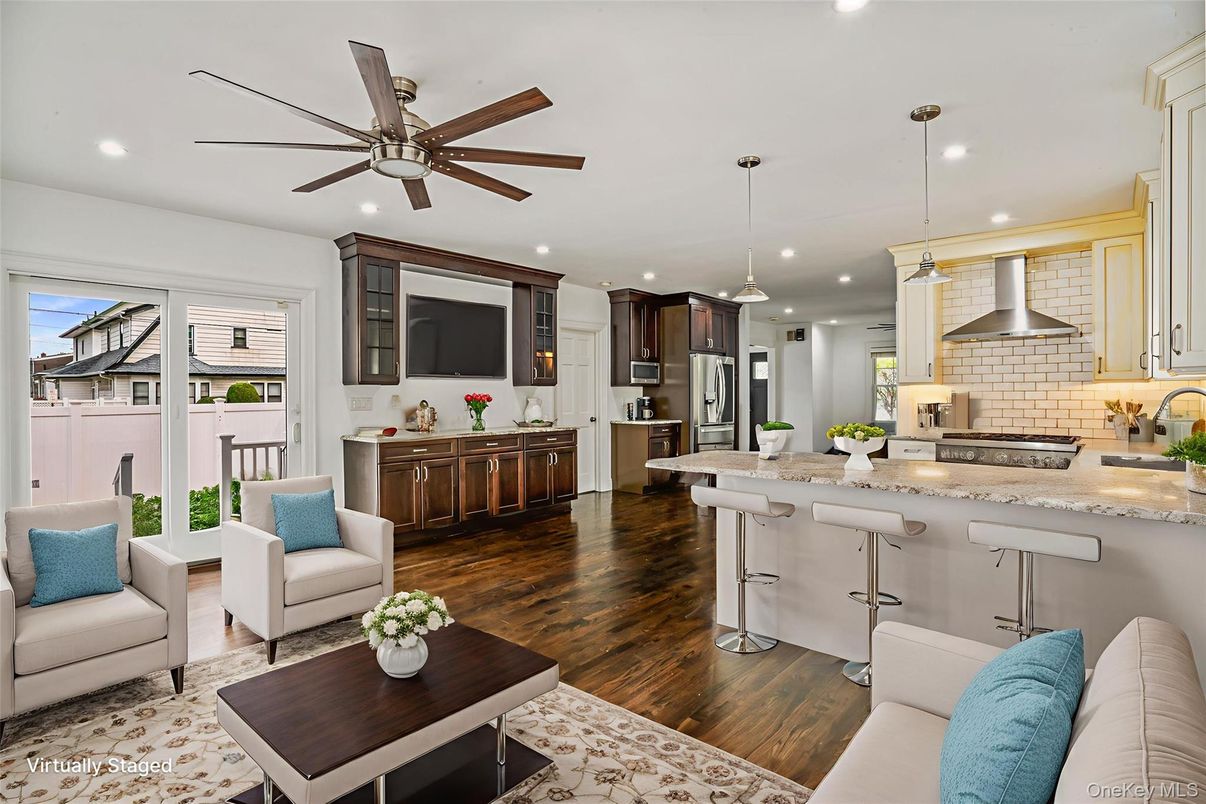 Interior, Kitchen, Living room, Pendant Lights, Recessed Lighting, Stainless Steel Appliances, Wood Texture Flooring
