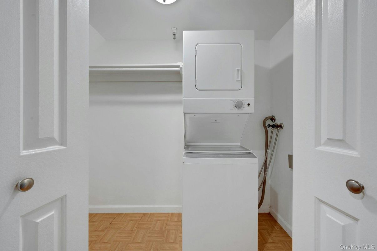 Interior, Utility Closets, Washer, Wood Texture Flooring
