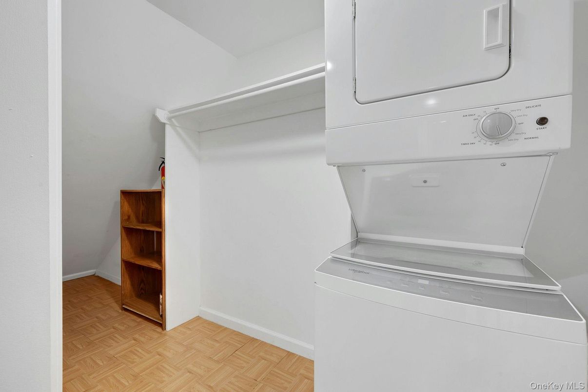 Interior, Utility Closets, Washer, Wood Texture Flooring