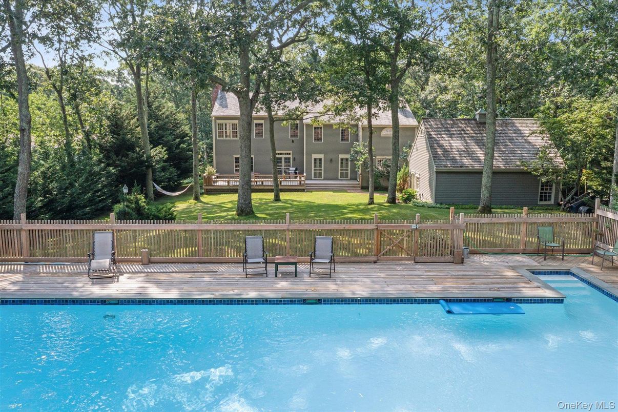 Exterior, Pool
