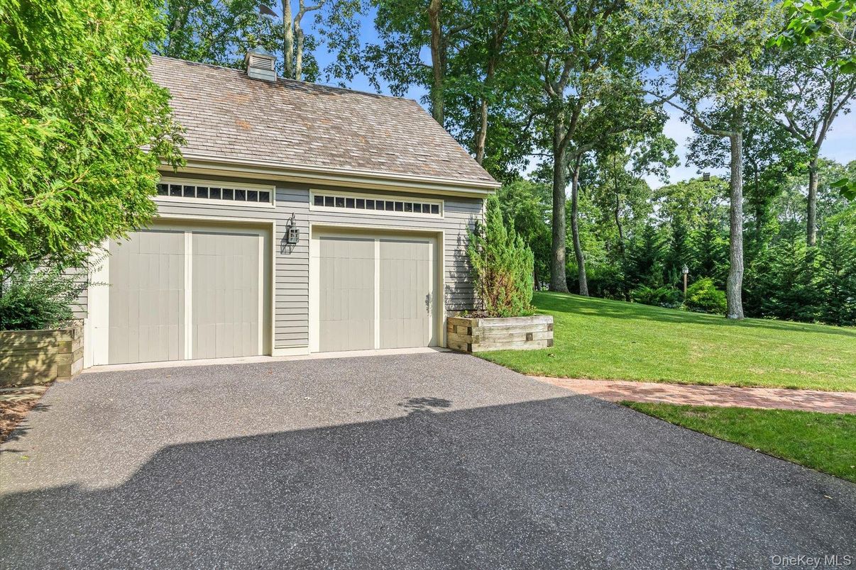 Detached Garage, Exterior