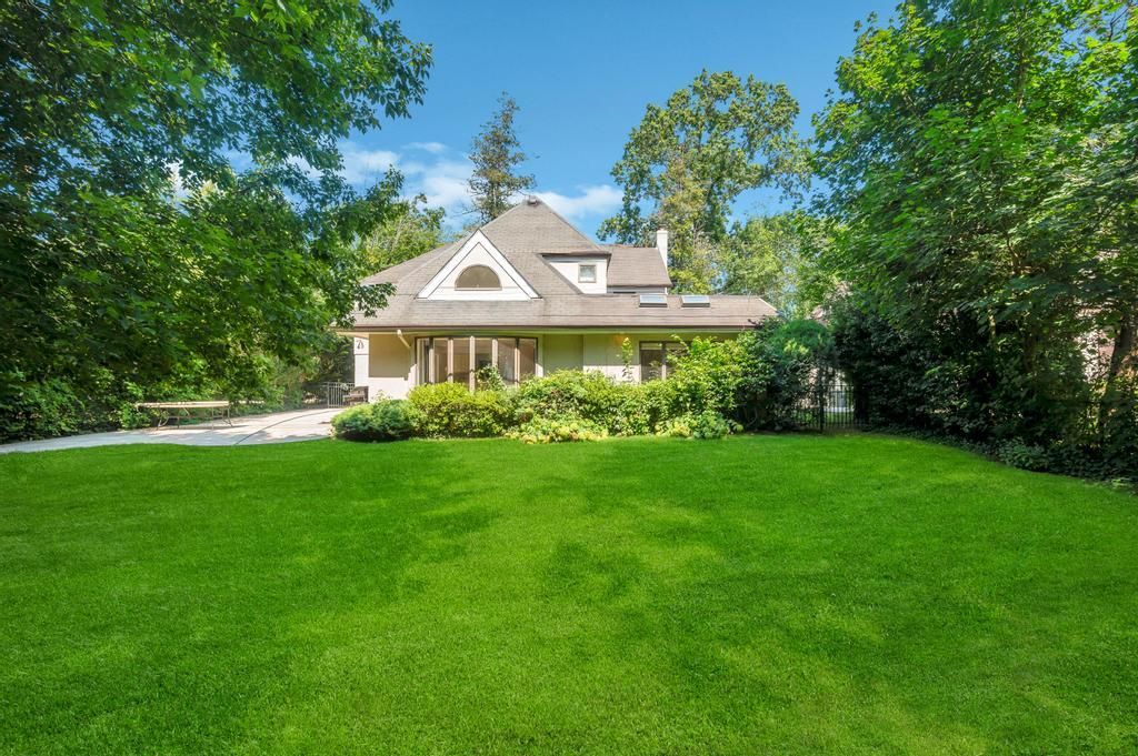 Attached, Backyard, Exterior, Facade, Queen Anne Victorian