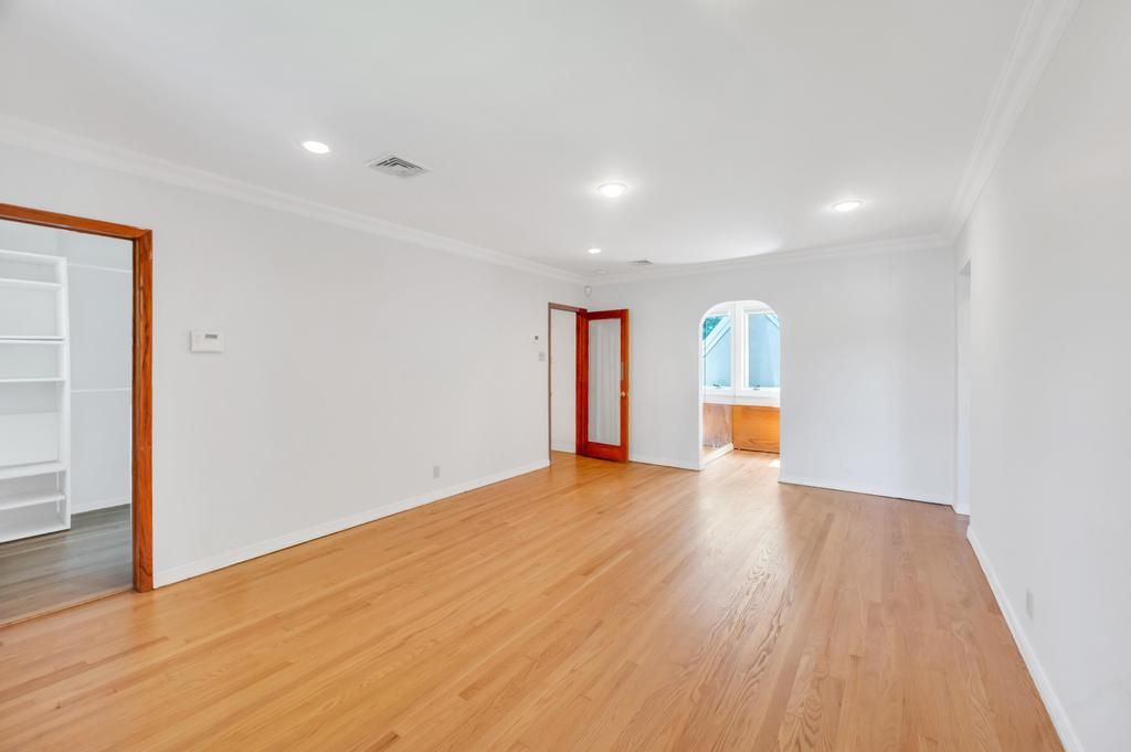 Empty room, Interior, Recessed Lighting, Wood Texture Flooring