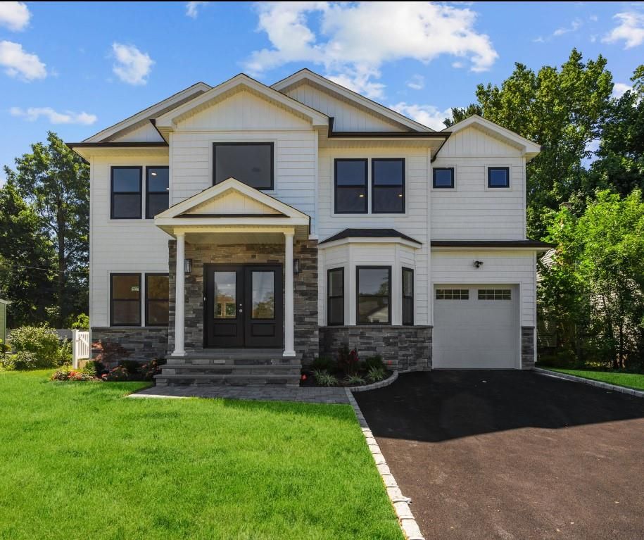 Attached, Exterior, Facade, Farmhouse