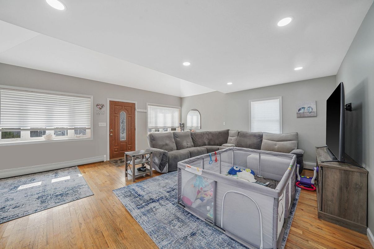 Interior, Living room, Recessed Lighting, Wood Texture Flooring