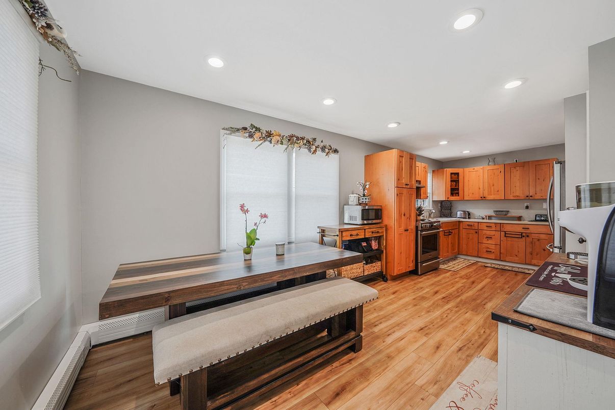 Dining room, Interior, Kitchen, Recessed Lighting, Wood Texture Flooring