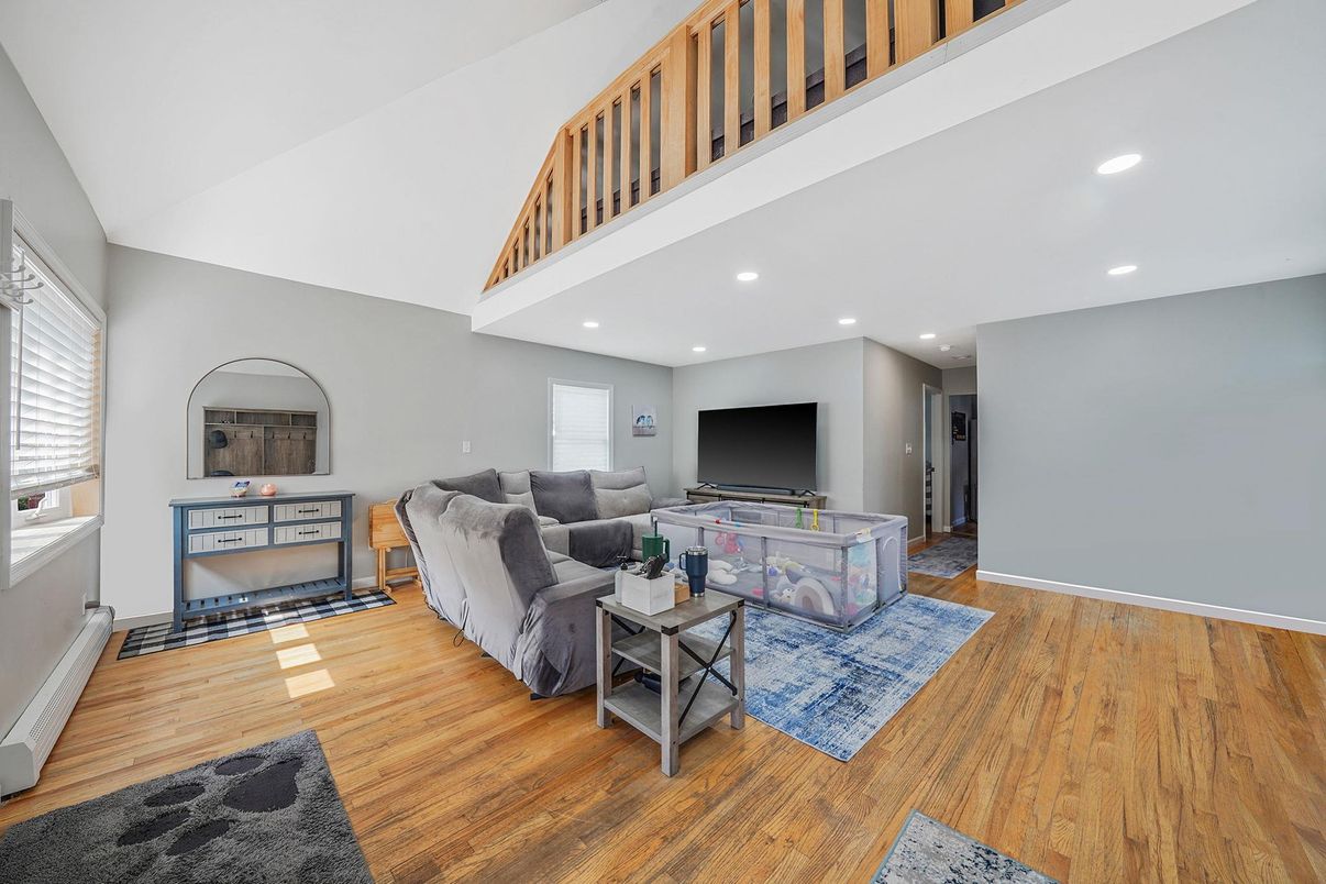 Interior, Living room, Recessed Lighting, Wood Texture Flooring