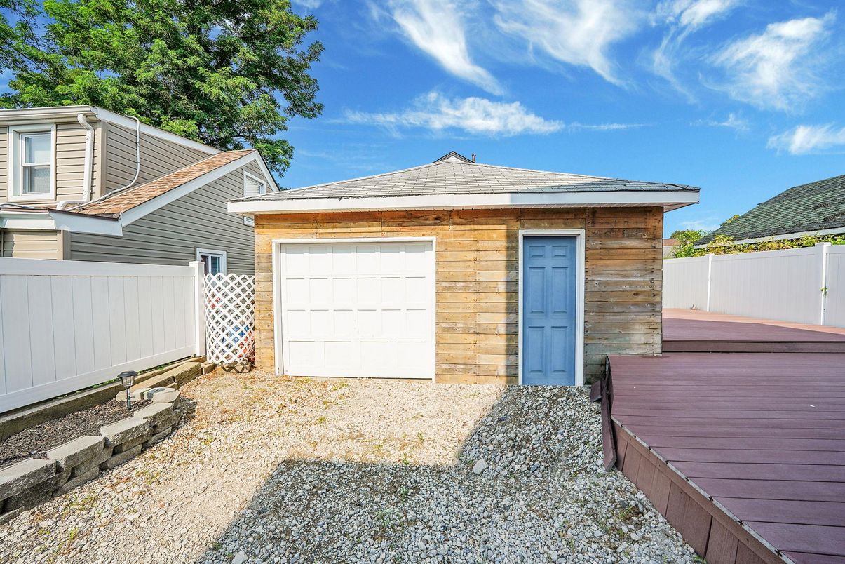 Detached Garage, Exterior