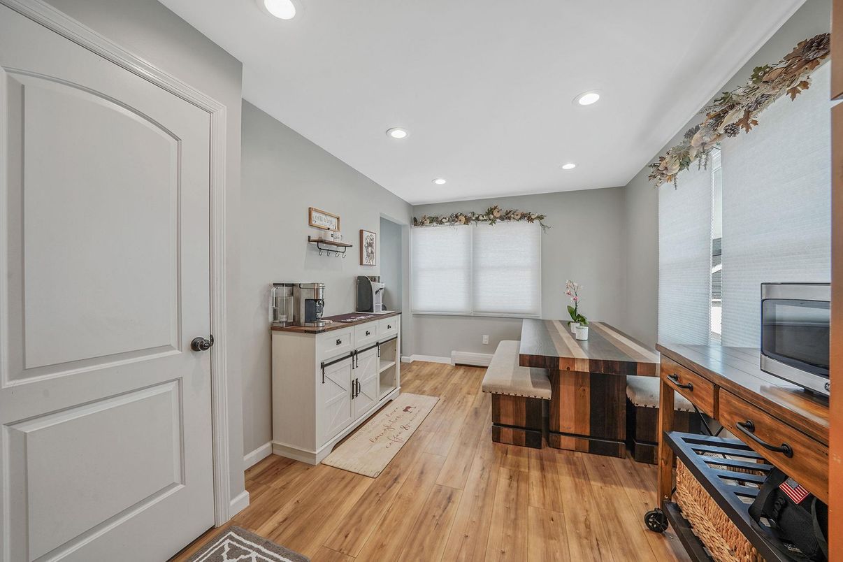 Interior, Recessed Lighting, Wood Texture Flooring