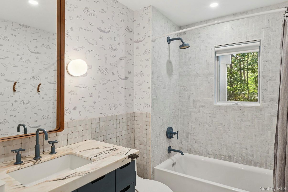 Bathroom, Interior, Recessed Lighting