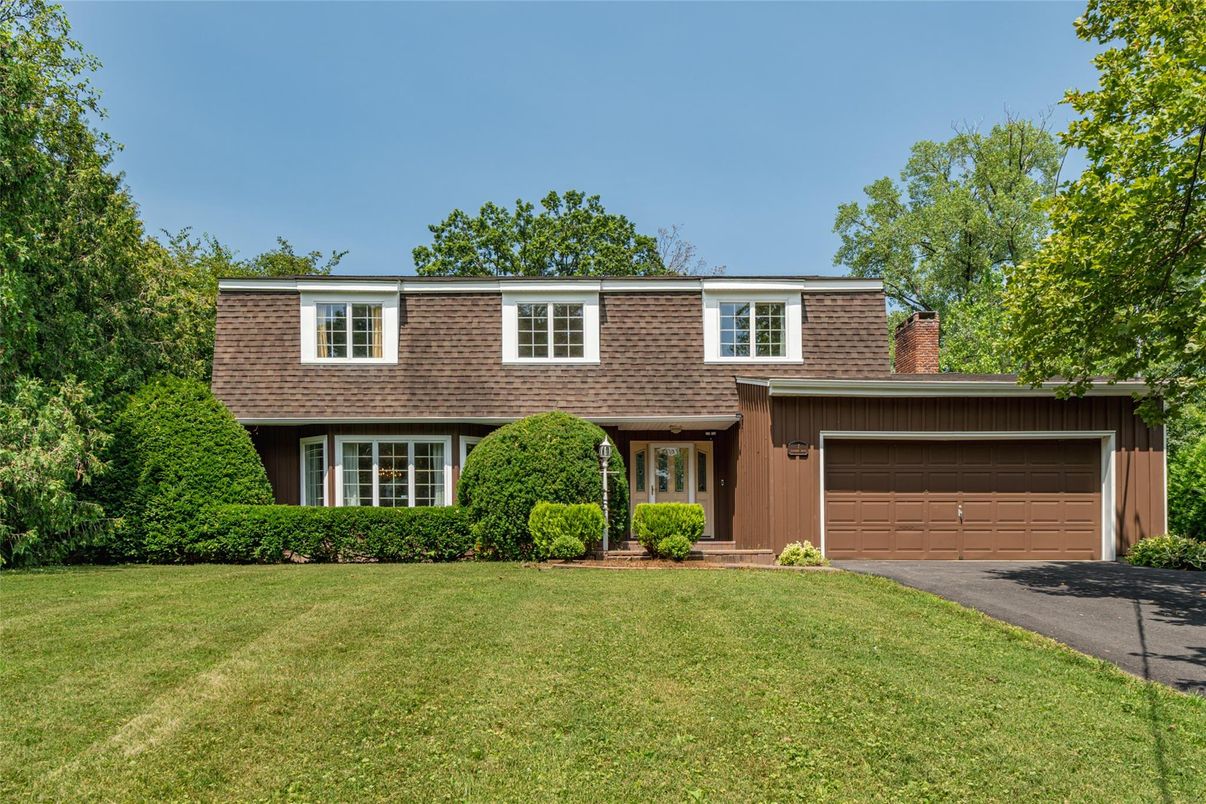 Attached, Exterior, Facade, Split Level
