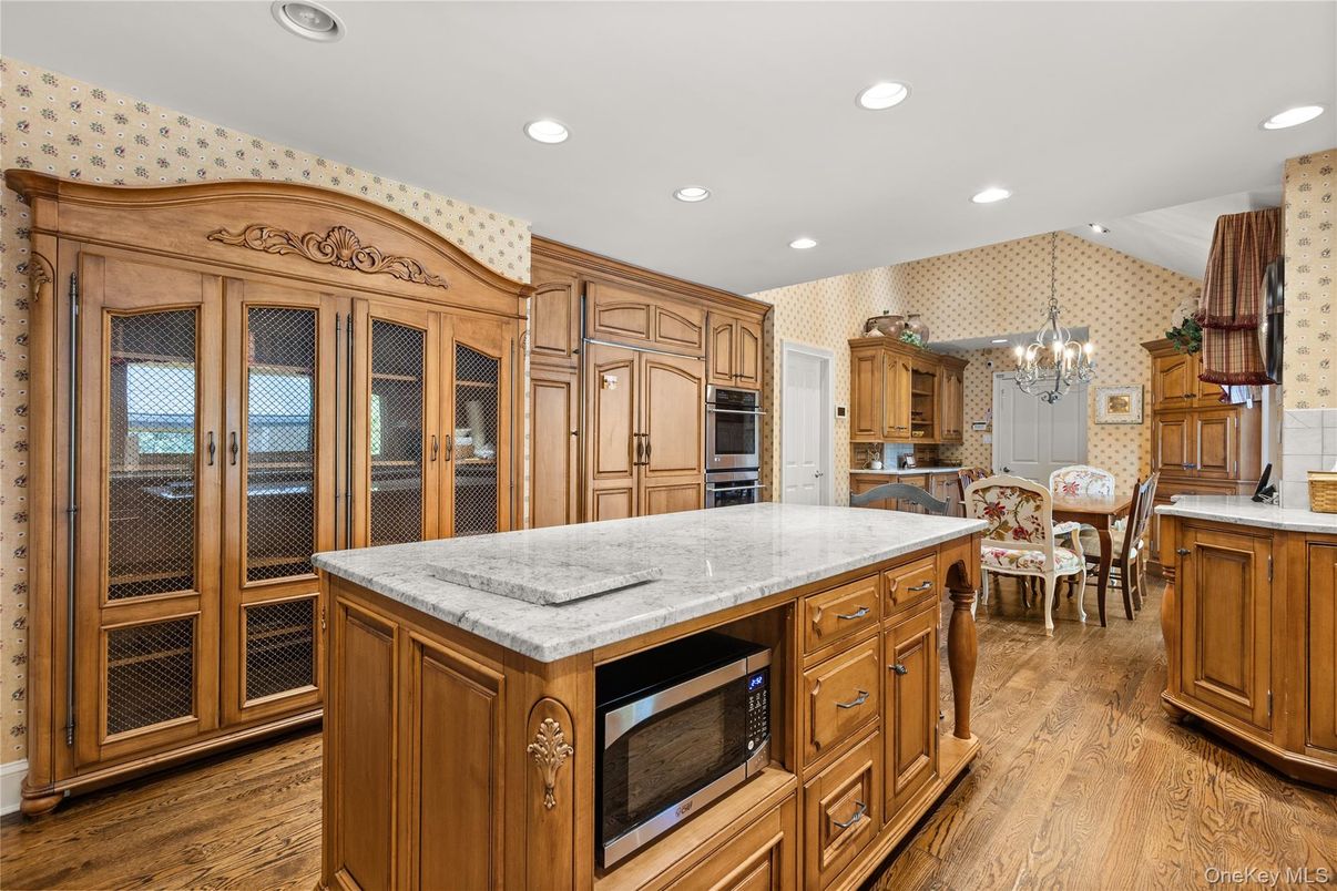 Chandelier, Dining room, Interior, Kitchen, Recessed Lighting, Stainless Steel Appliances, Wood Texture Flooring