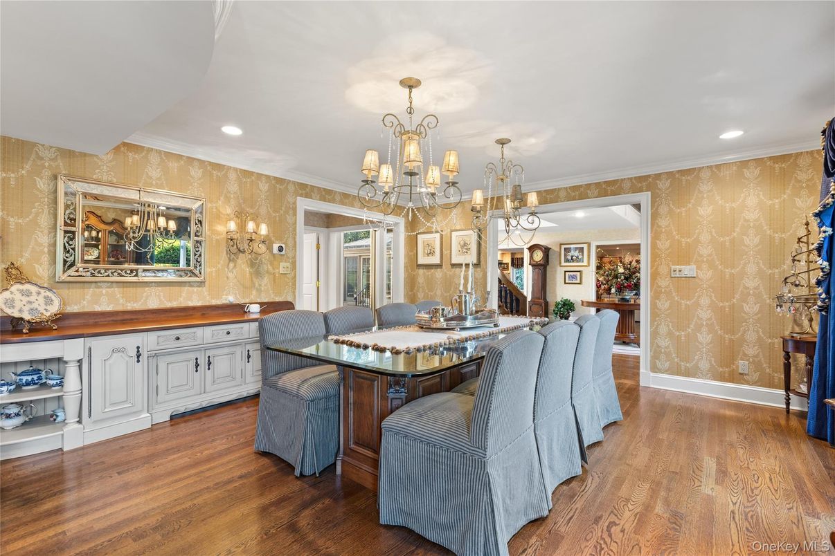 Chandelier, Dining room, Interior, Recessed Lighting, Wood Texture Flooring
