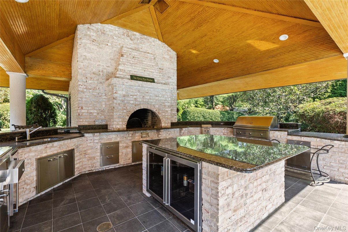 Exterior, Fireplace