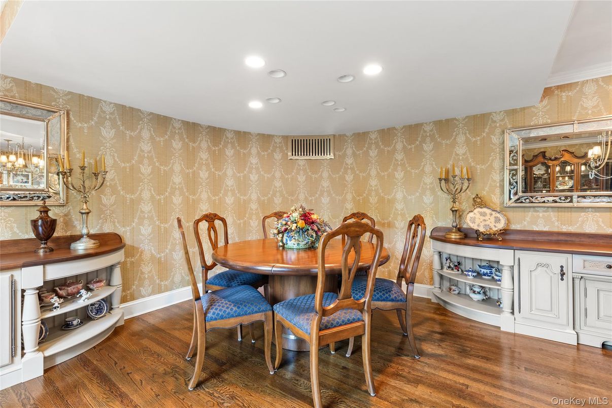 Chandelier, Dining room, Interior, Recessed Lighting, Wood Texture Flooring
