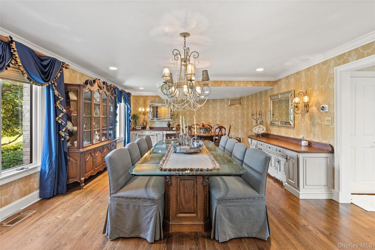 Chandelier, Dining room, Interior, Recessed Lighting, Wood Texture Flooring