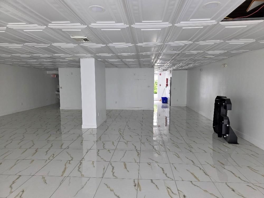 Empty room, Interior, Marble, Recessed Lighting