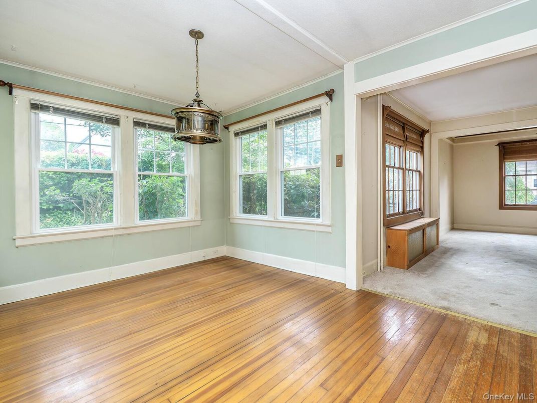 Empty room, Interior, Pendant Lights, Wood Texture Flooring