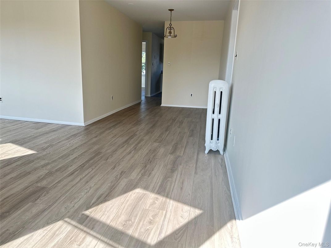 Interior, Pendant Lights, Wood Texture Flooring