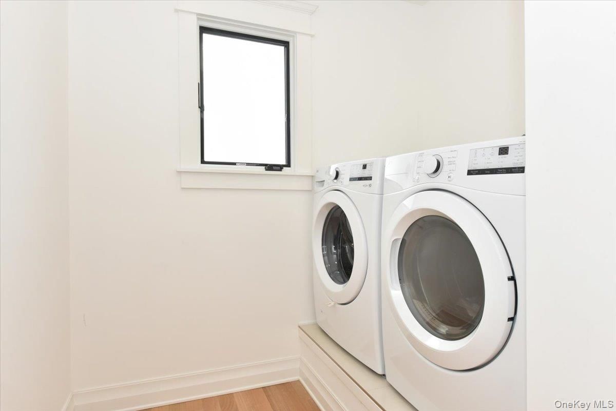 Interior, Washer, Wood Texture Flooring